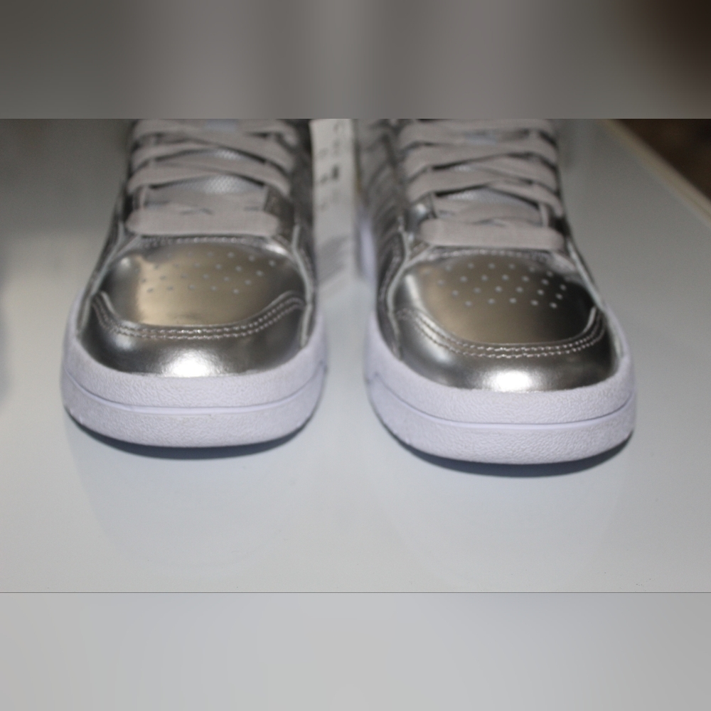 ✨🆕✨ NWOB ADIDAS Entrap Mid Silver Metallic - Picture 10 of 16